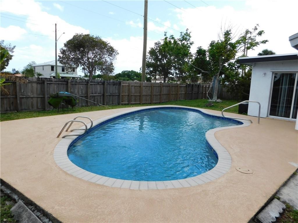 North Laurel Circle 89-47 - Residential