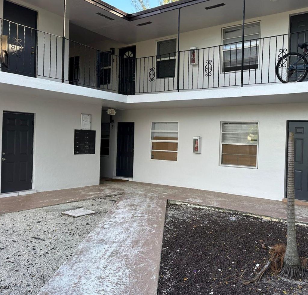 Photo of 600 NE 46th Court #4, Oakland Park, FL 33334 (MLS # F10551505)