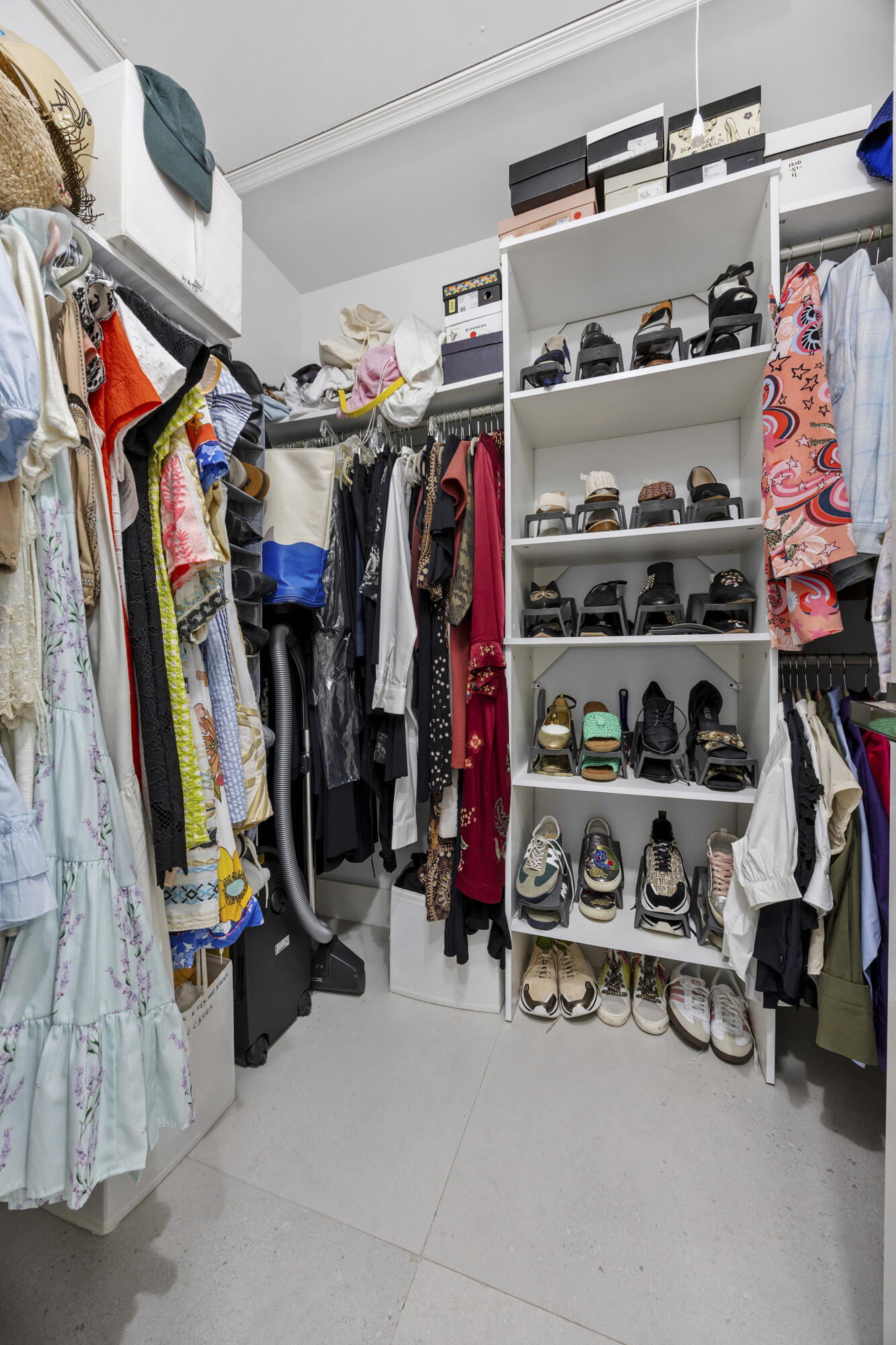 LIMETREE CONDO - Residential