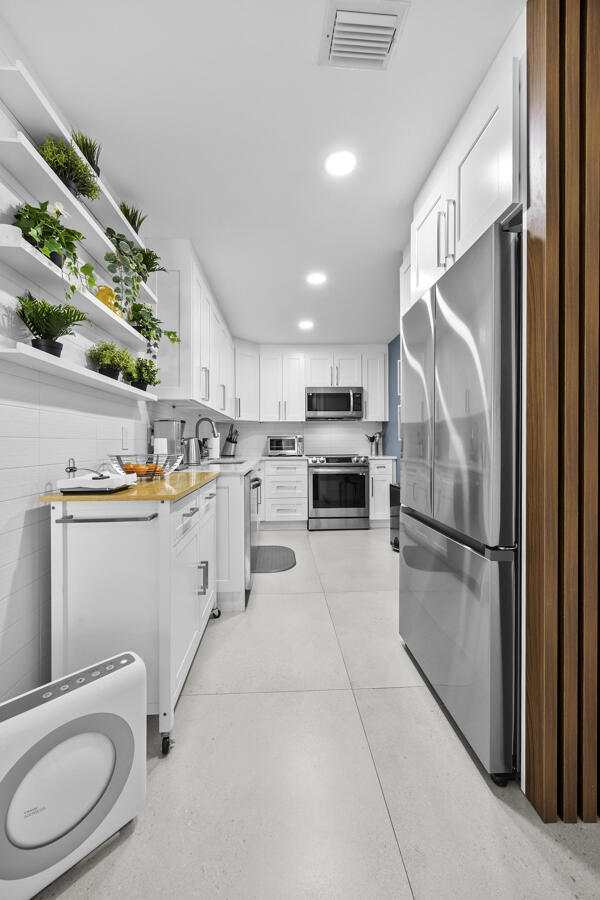 LIMETREE CONDO - Residential
