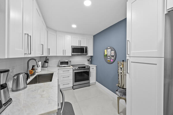 LIMETREE CONDO - Residential