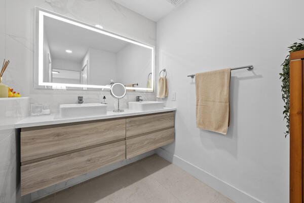 LIMETREE CONDO - Residential