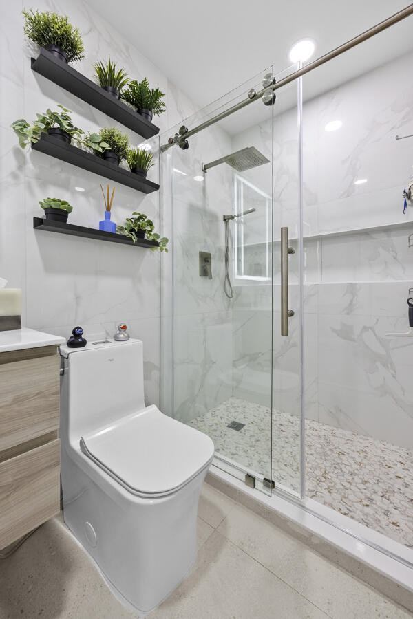 LIMETREE CONDO - Residential