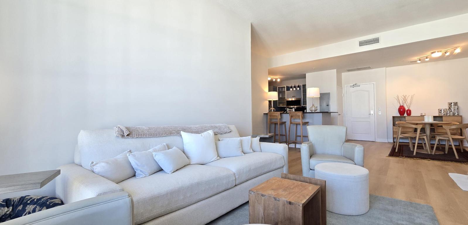 410 Evernia Street 827