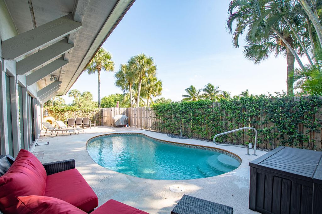 Photo of 11792 Wimbledon Circle, Wellington, FL 33414 (MLS # B26029526)