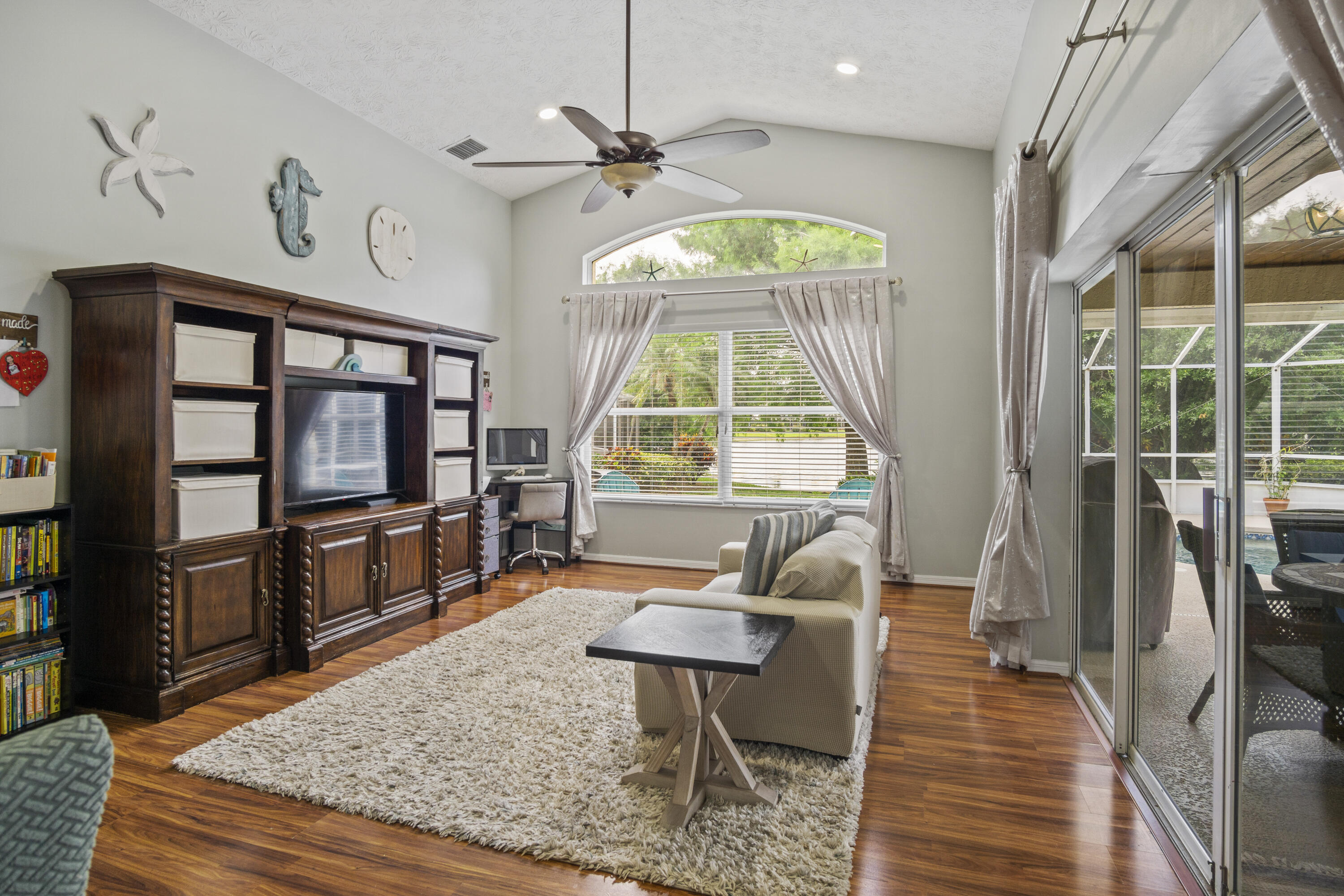 HARBOUR POINTE - Residential