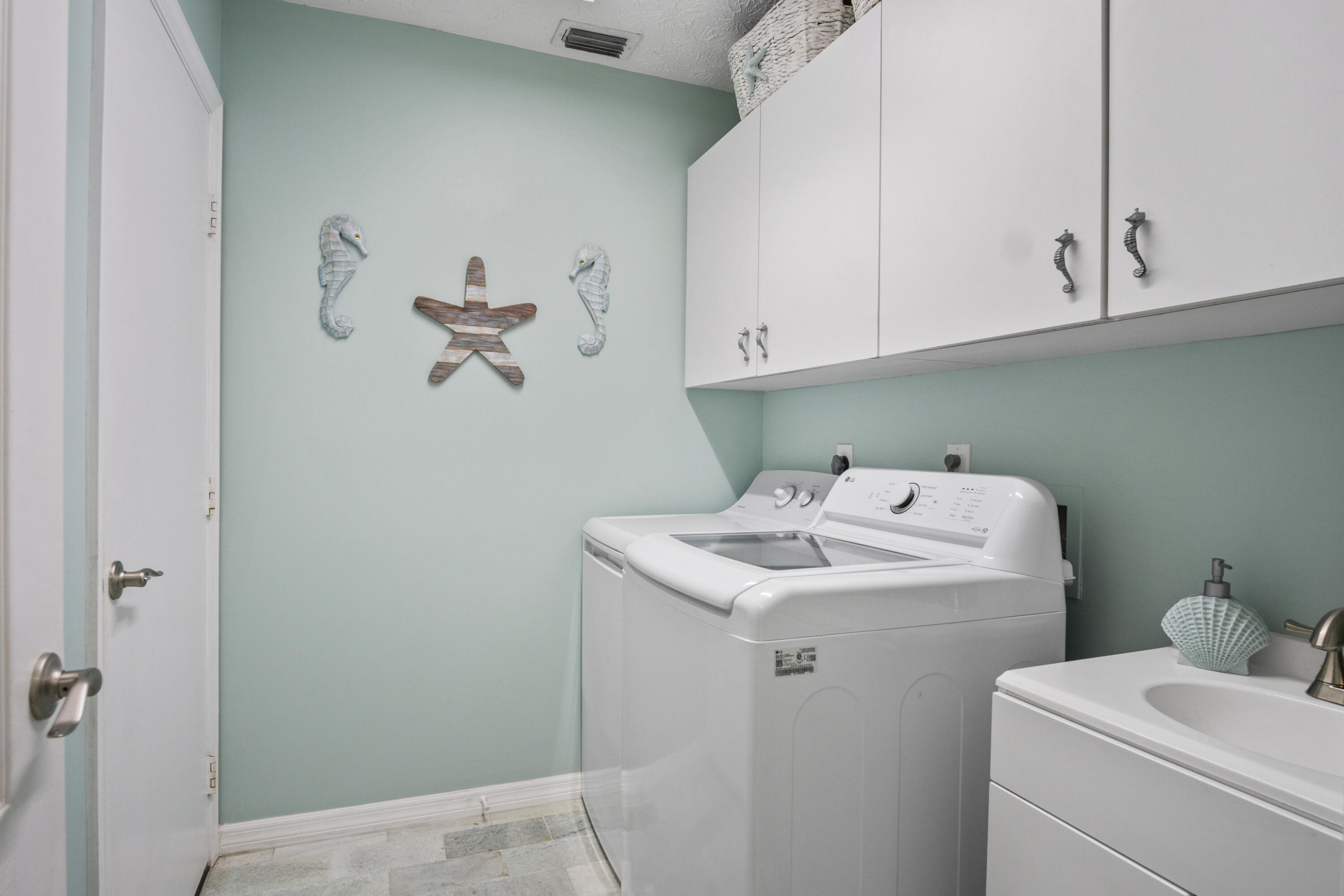 HARBOUR POINTE - Residential