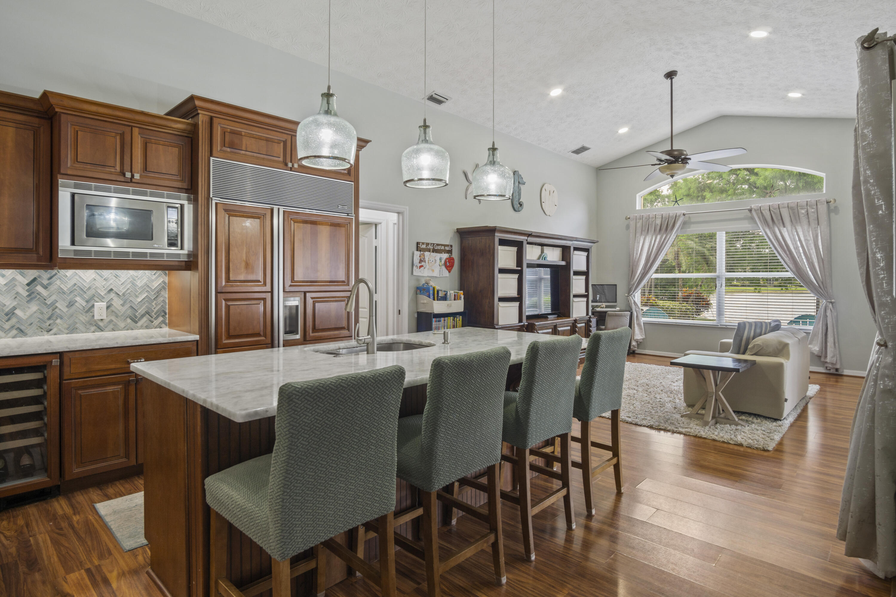 HARBOUR POINTE - Residential