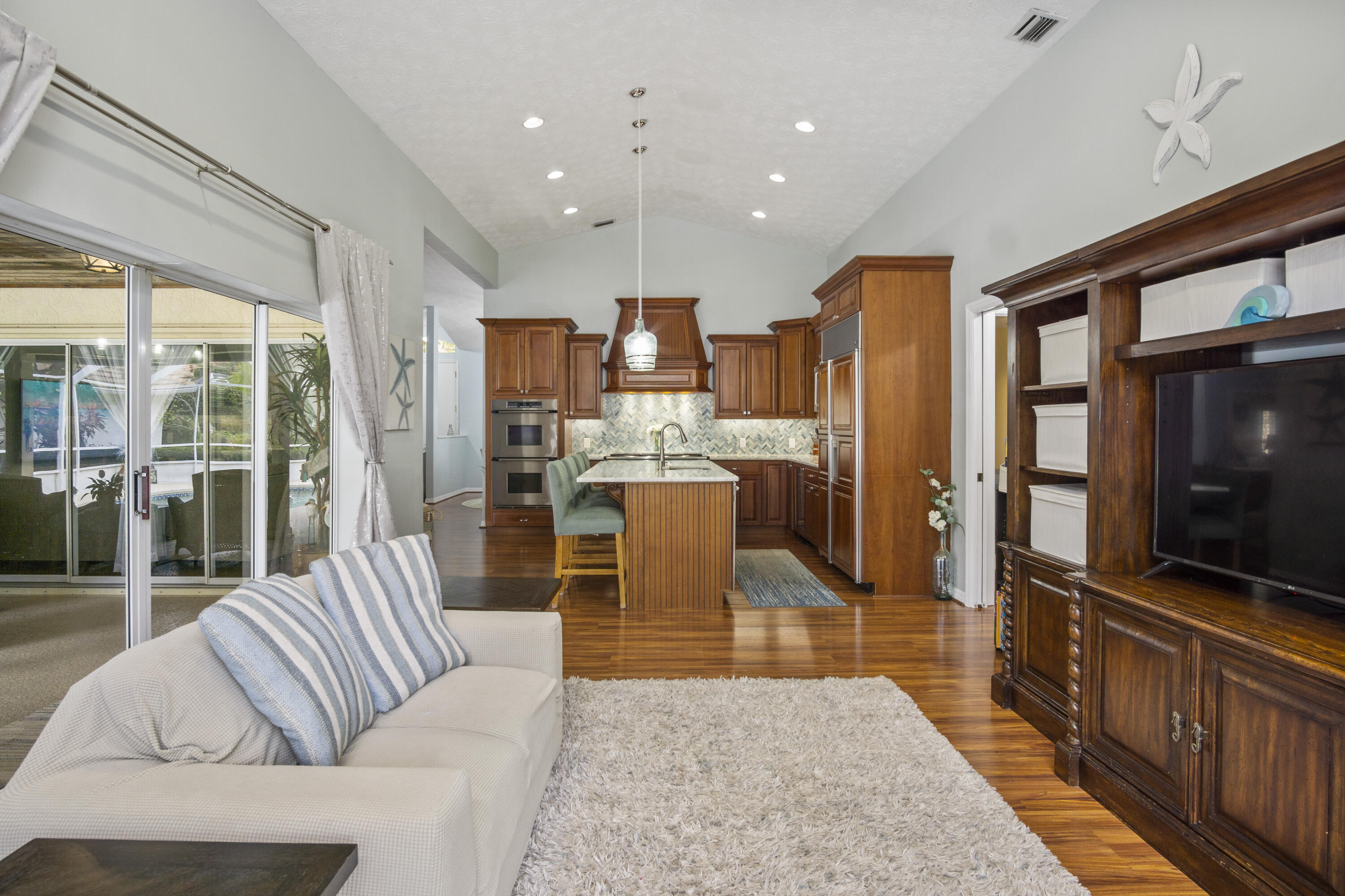 HARBOUR POINTE - Residential