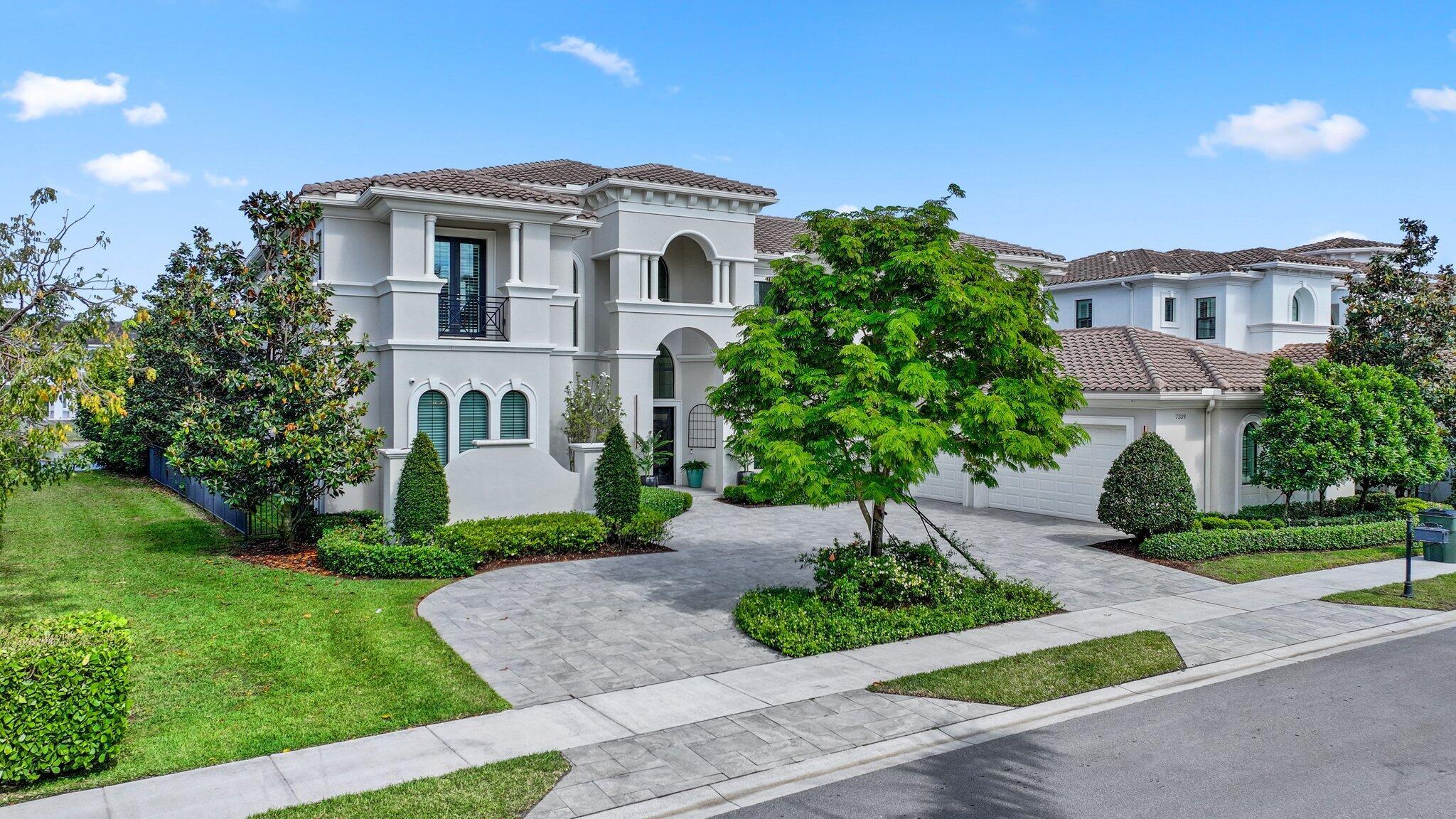 ROYAL PALM POLO - Residential