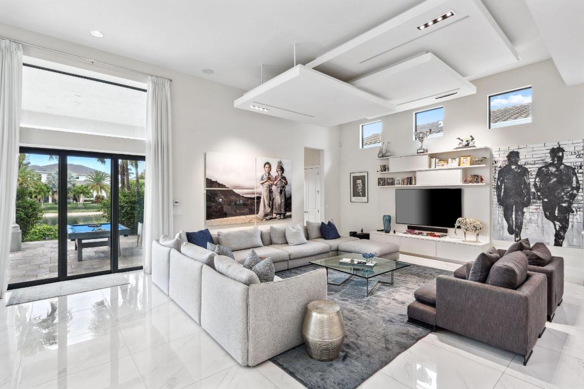 ROYAL PALM POLO - Residential