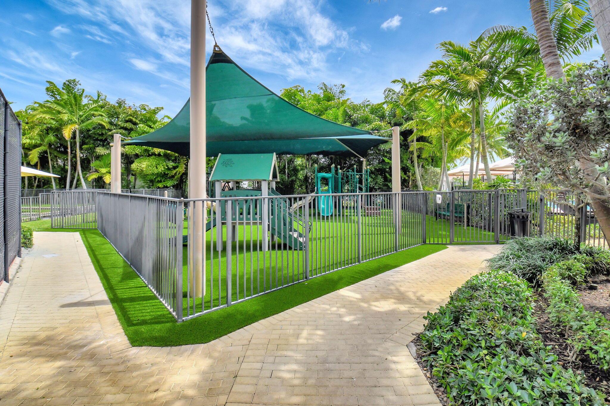 ROYAL PALM POLO - Residential