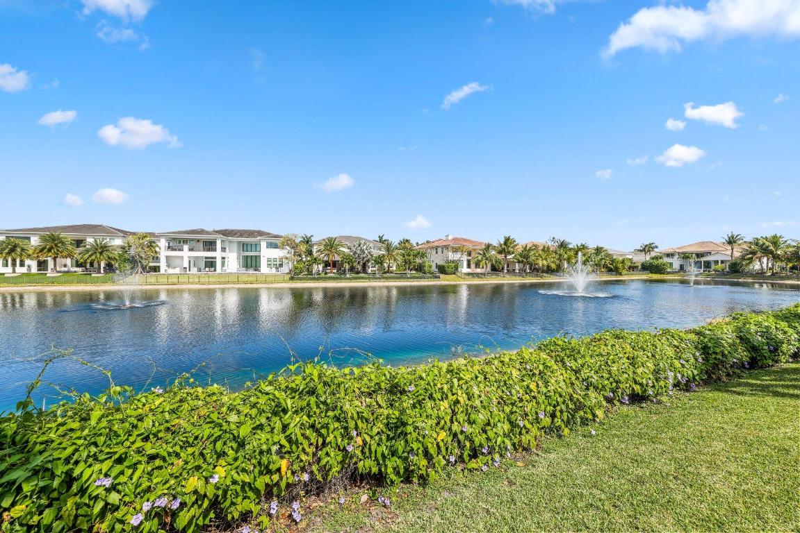 ROYAL PALM POLO - Residential
