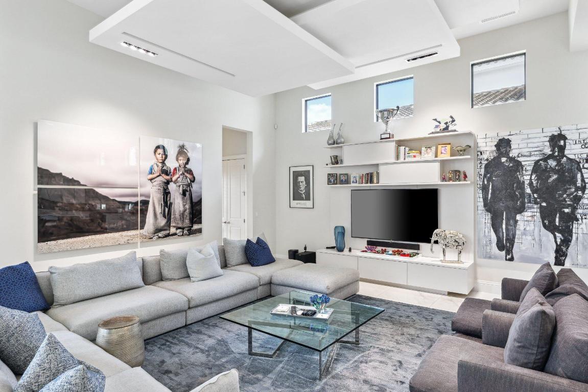 ROYAL PALM POLO - Residential