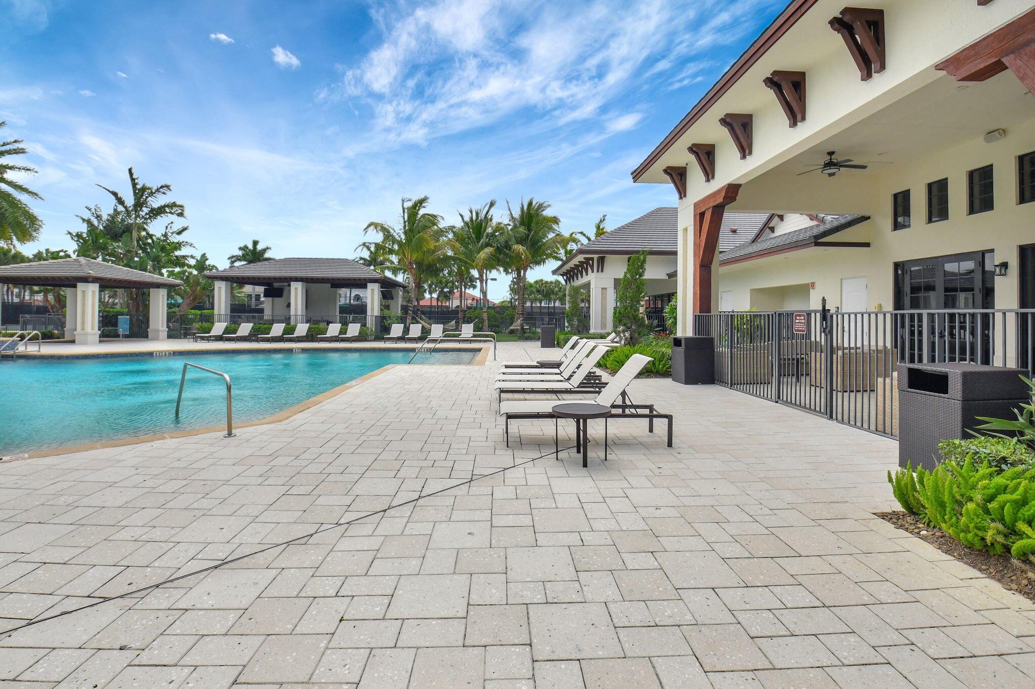 ROYAL PALM POLO - Residential
