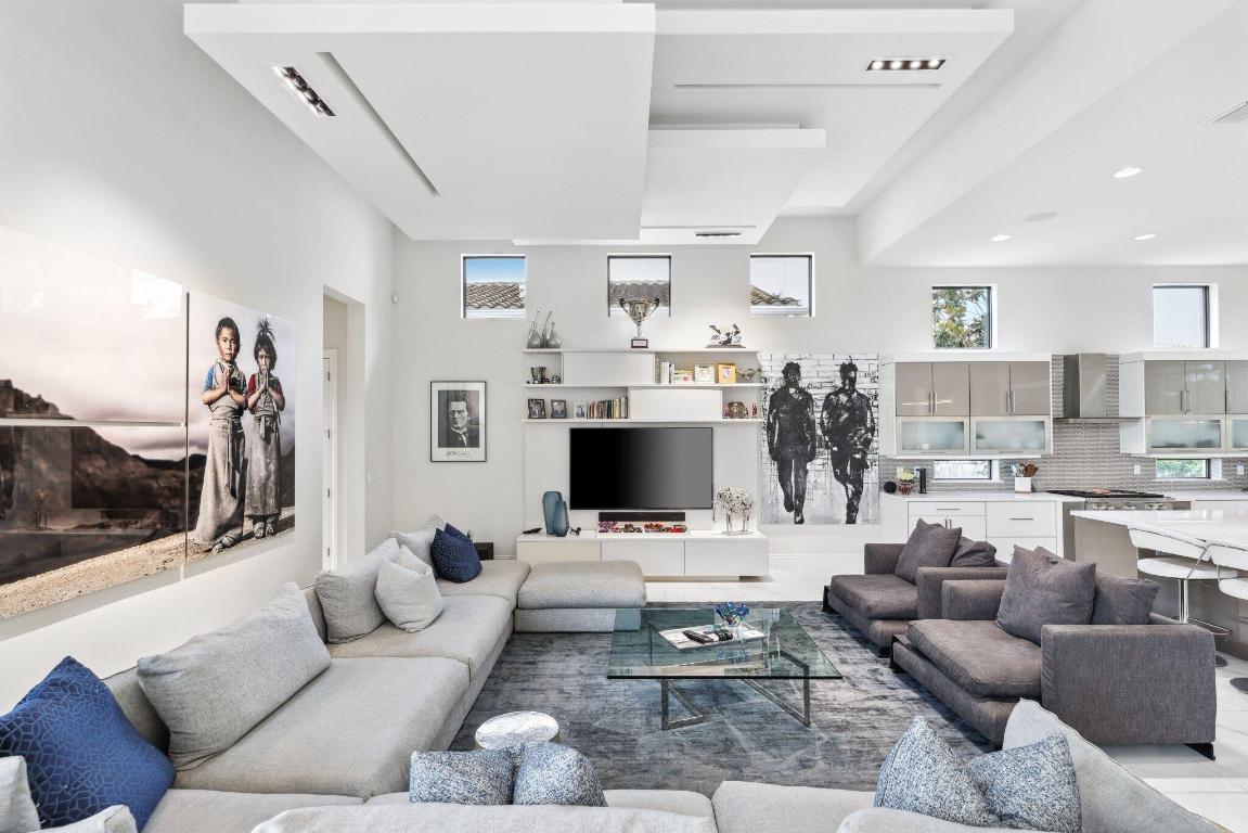 ROYAL PALM POLO - Residential