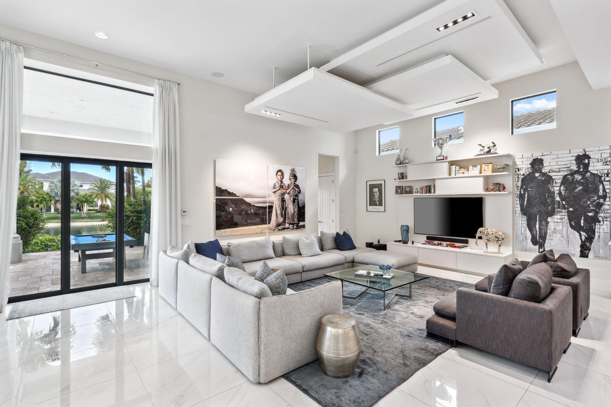 ROYAL PALM POLO - Residential