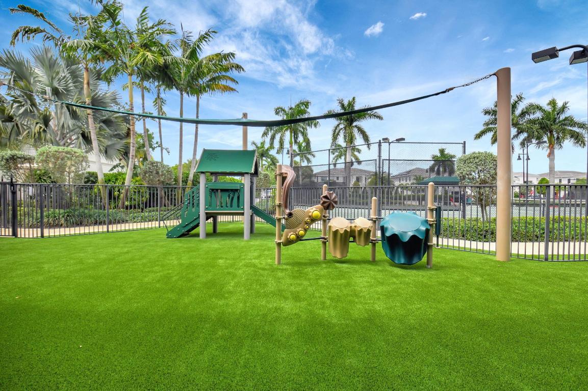 ROYAL PALM POLO - Residential