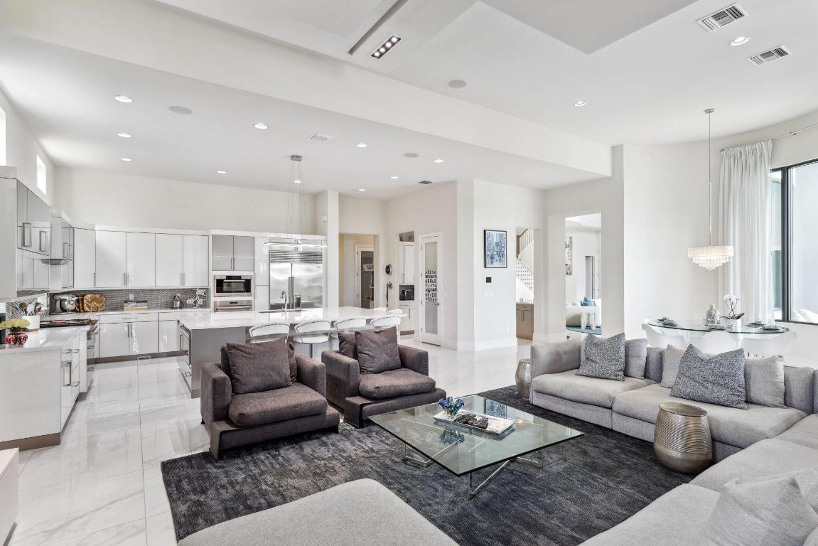 ROYAL PALM POLO - Residential