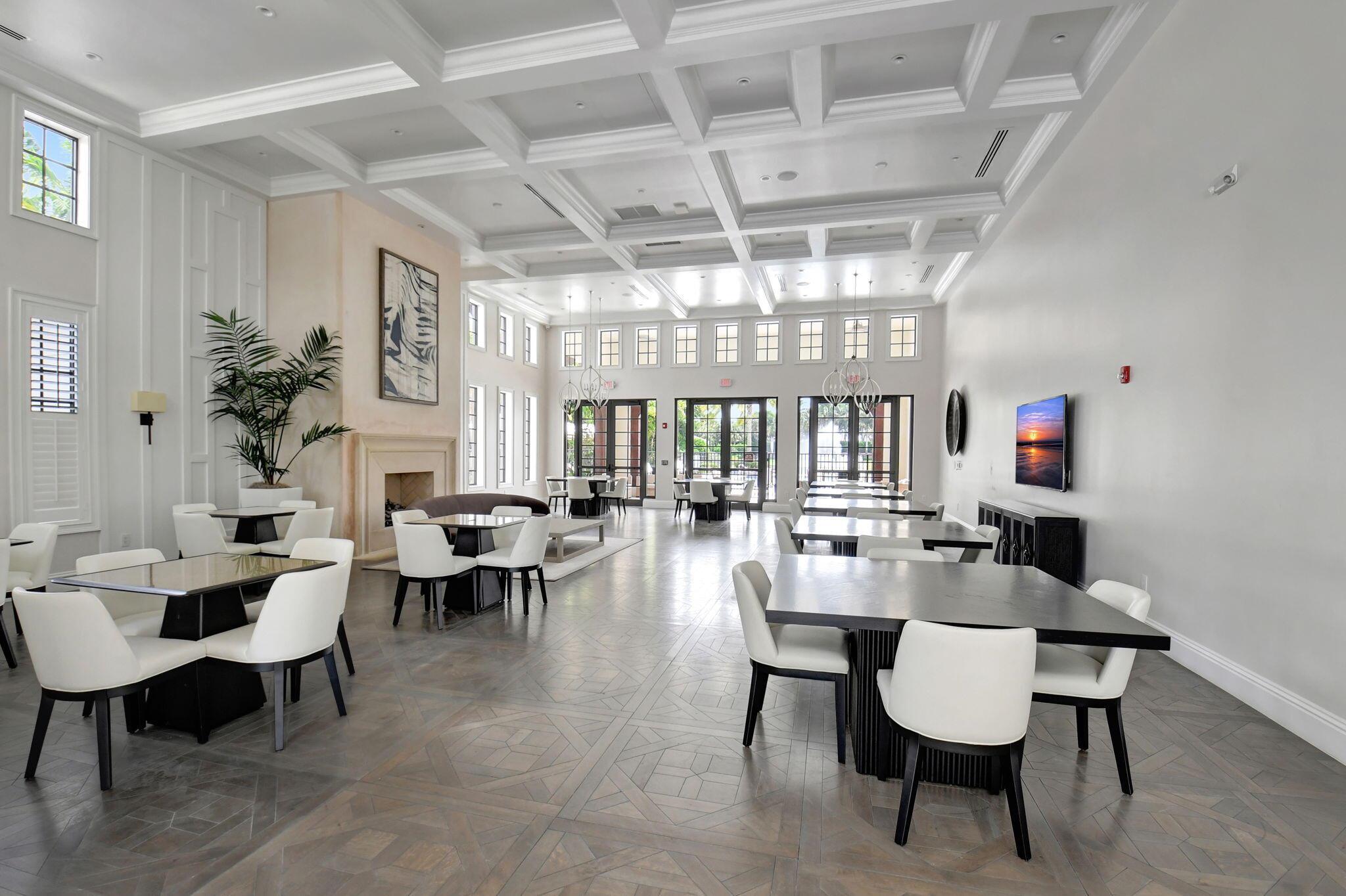 ROYAL PALM POLO - Residential