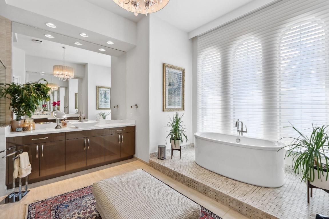 ROYAL PALM POLO - Residential