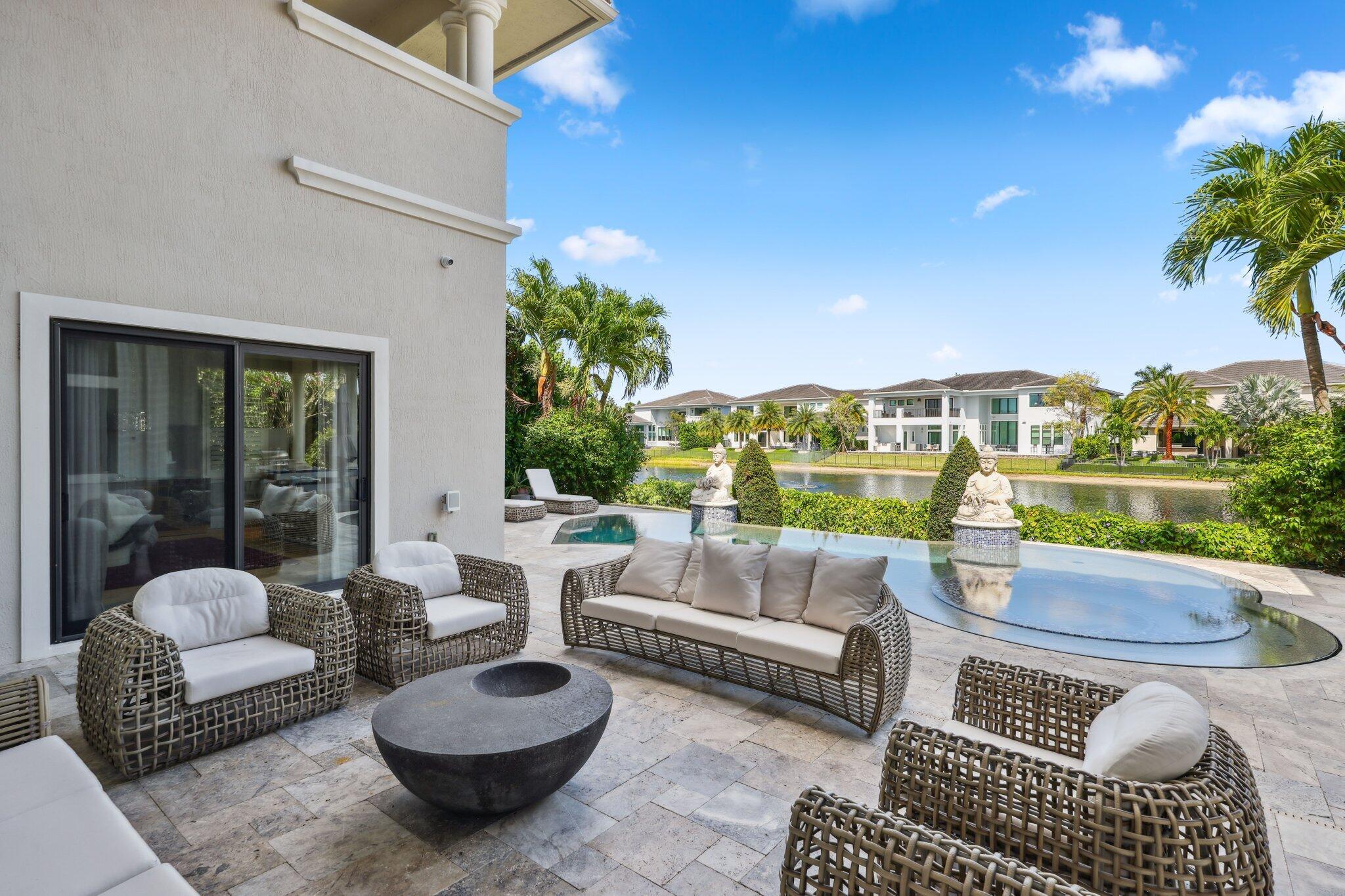 ROYAL PALM POLO - Residential