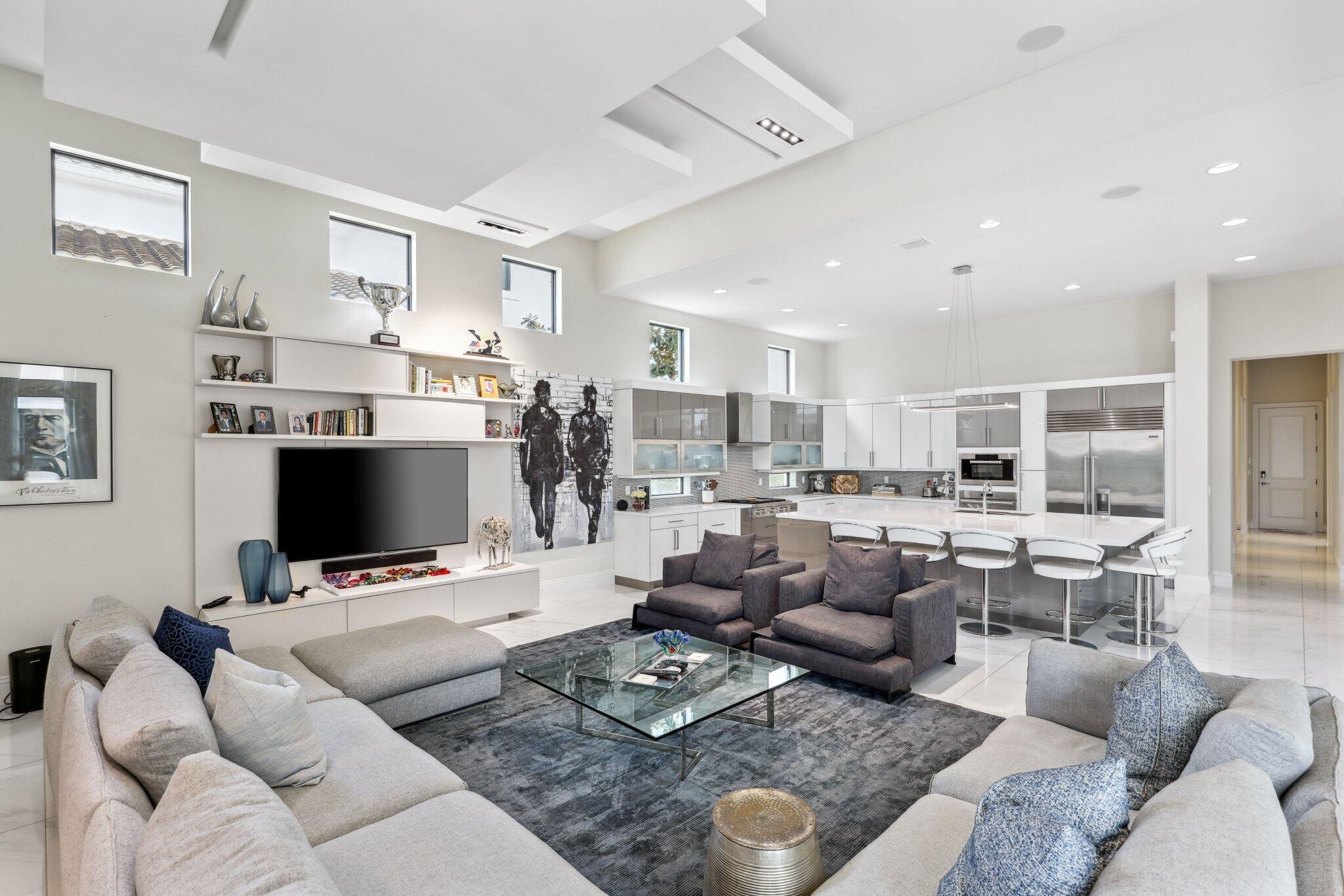 ROYAL PALM POLO - Residential