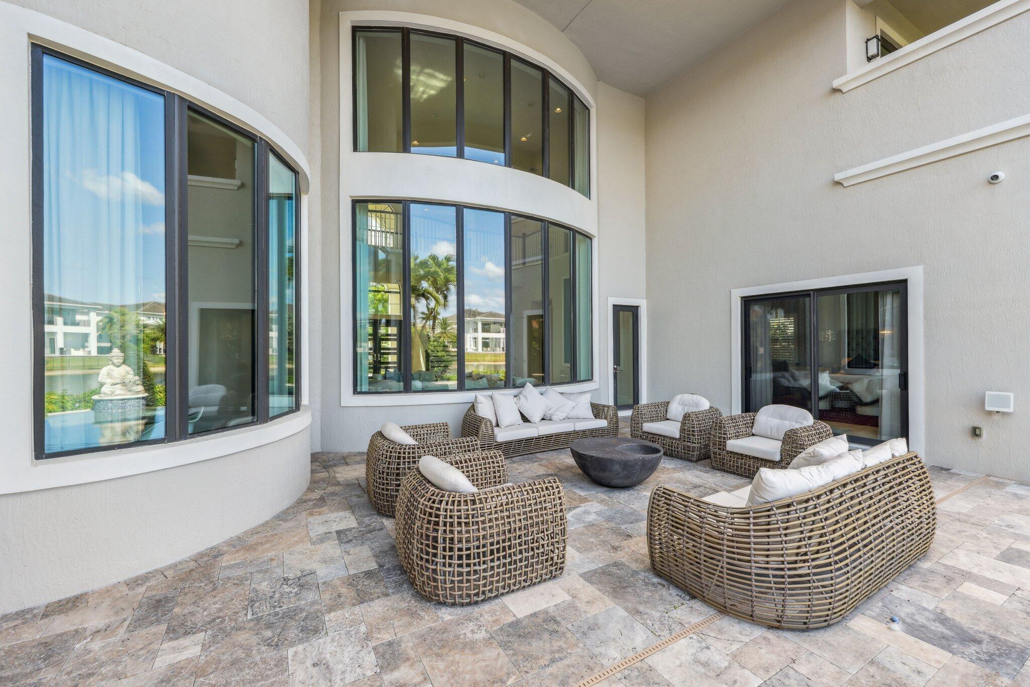 ROYAL PALM POLO - Residential