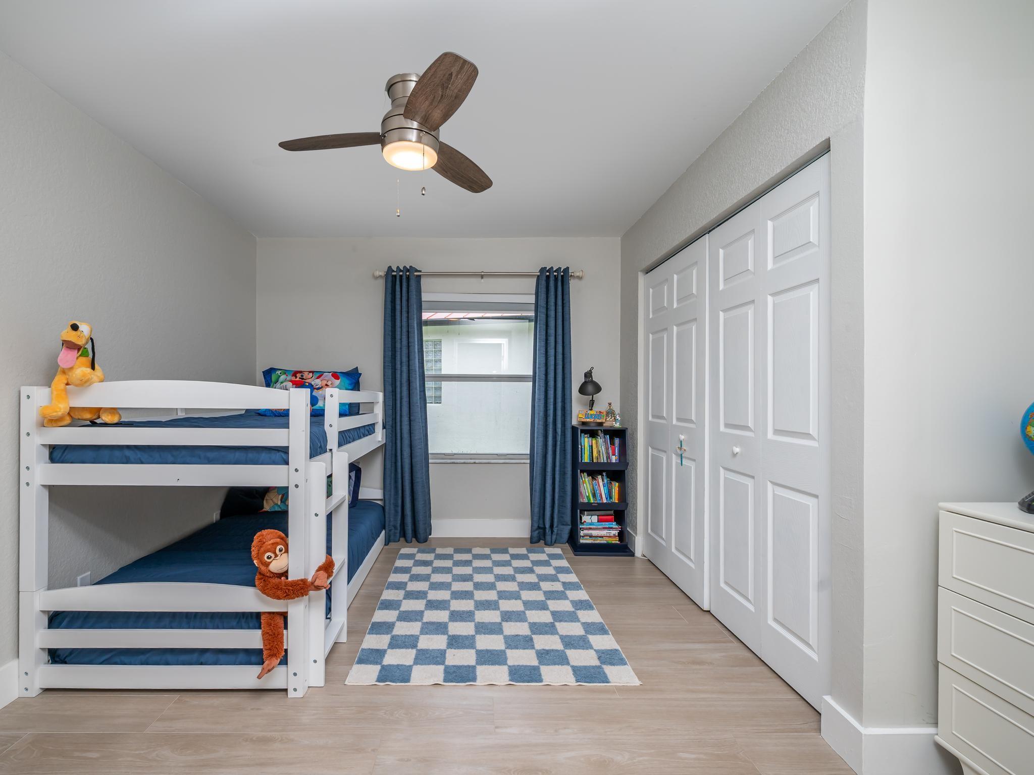 Hollywood Lakes Country C - Residential