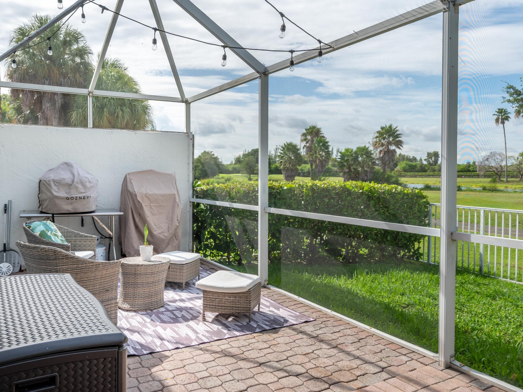 Hollywood Lakes Country C - Residential