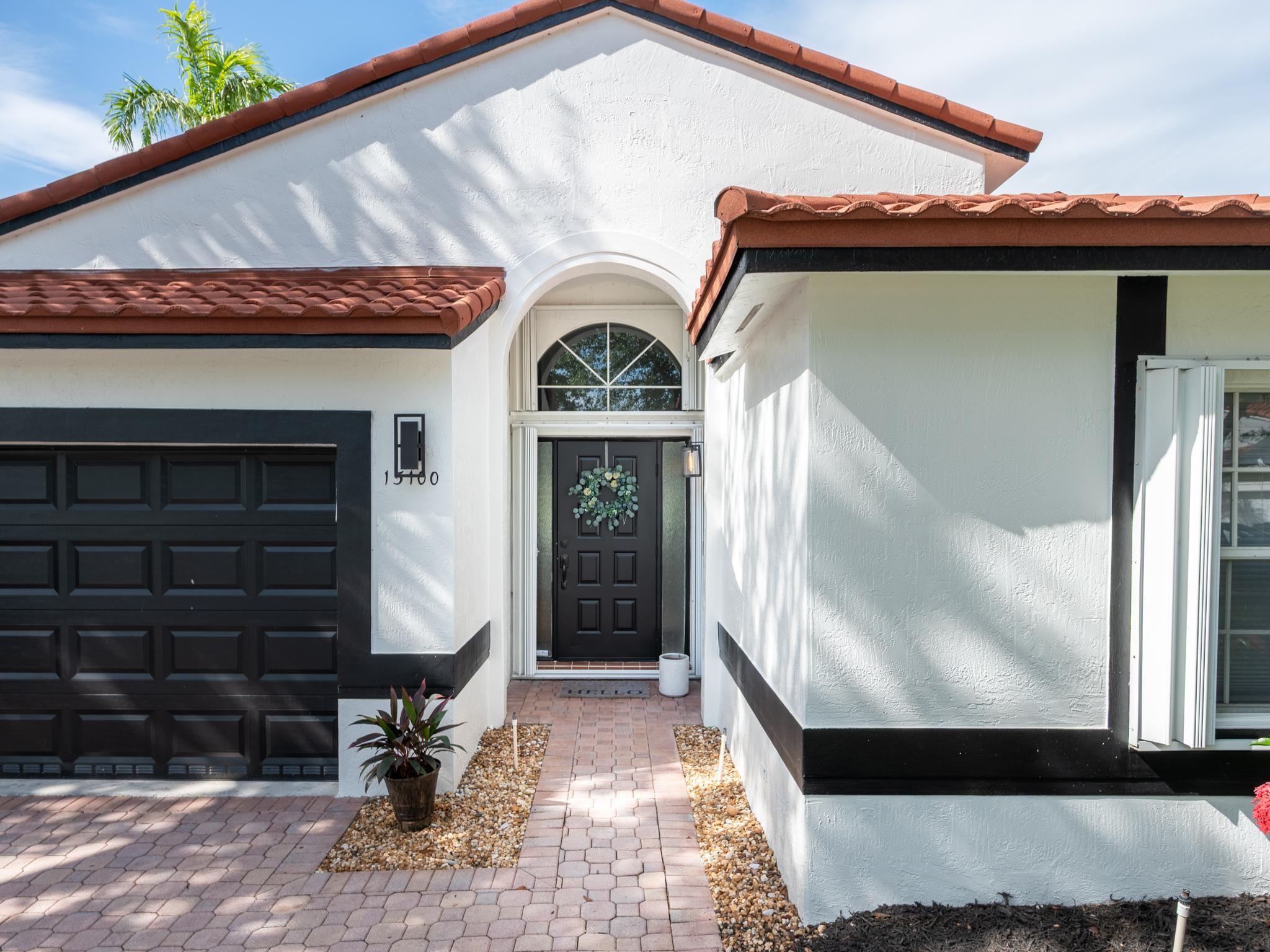 Hollywood Lakes Country C - Residential