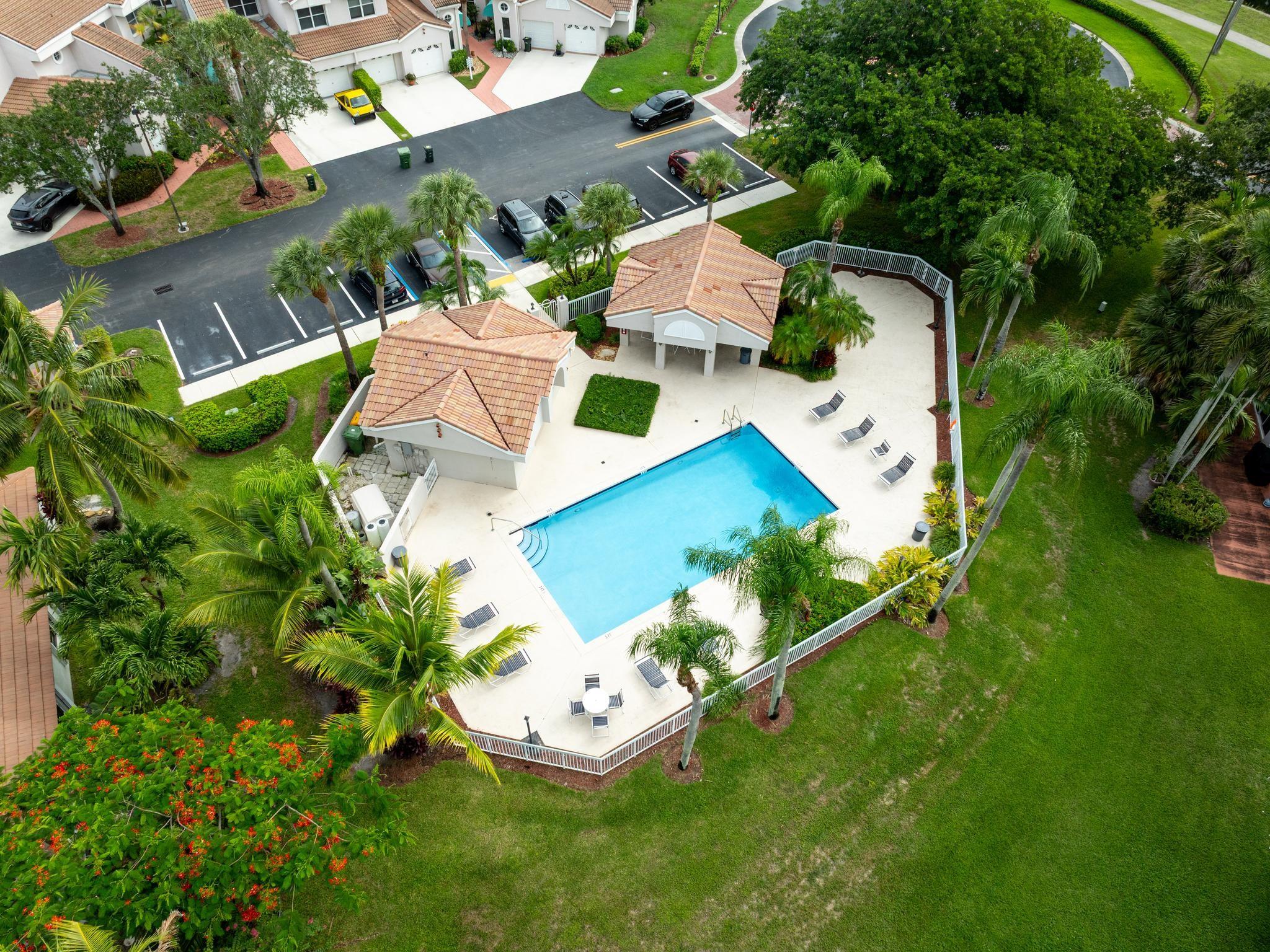 Hollywood Lakes Country C - Residential
