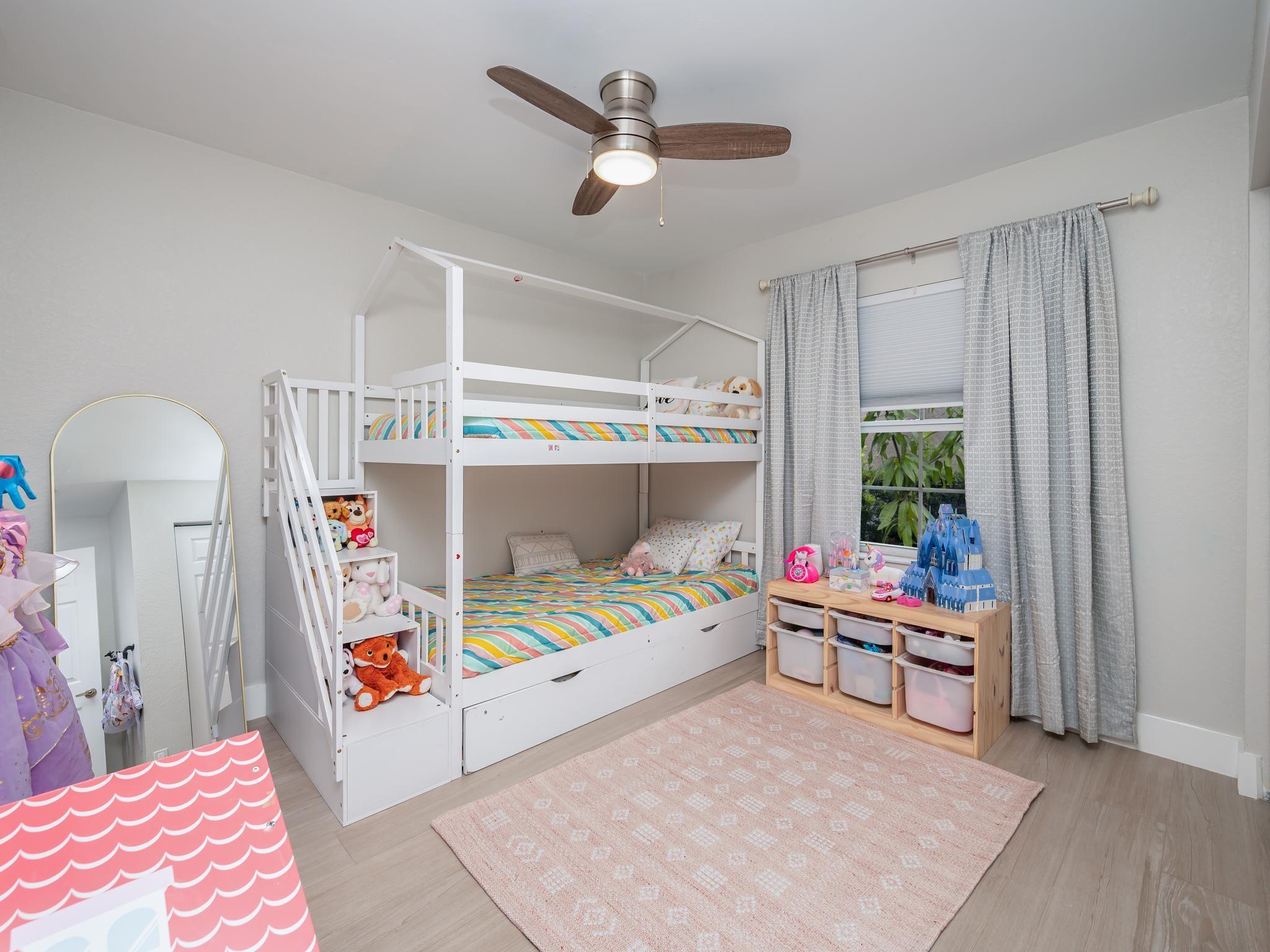 Hollywood Lakes Country C - Residential