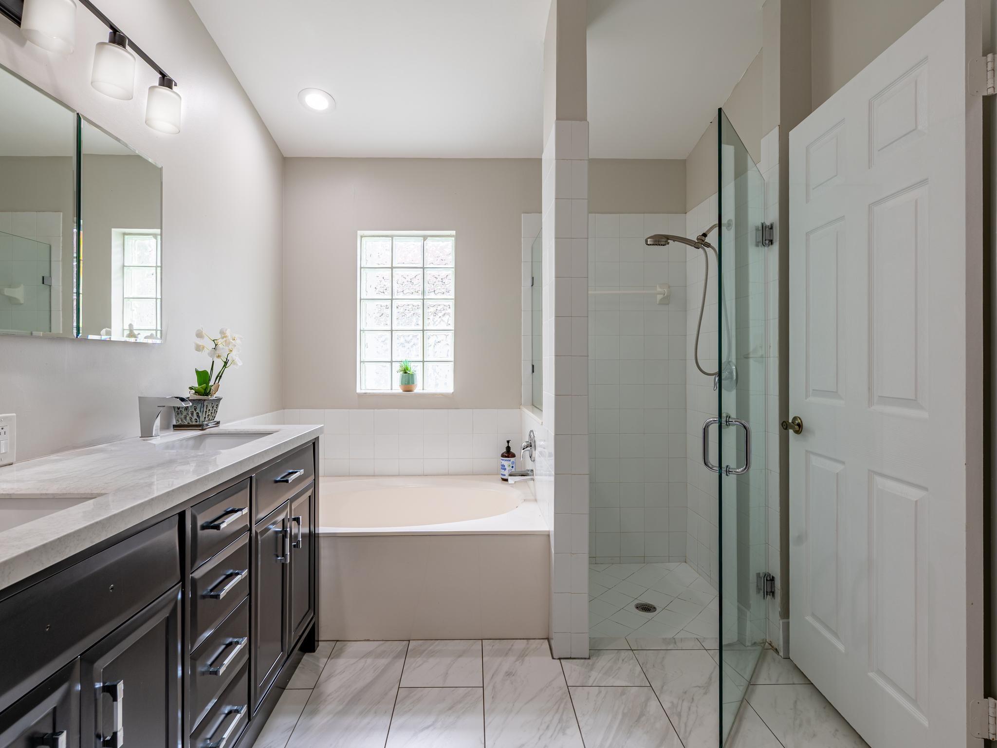 Hollywood Lakes Country C - Residential