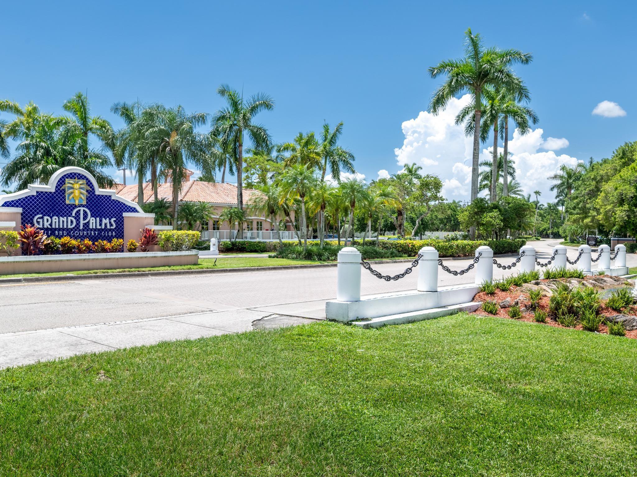 Hollywood Lakes Country C - Residential