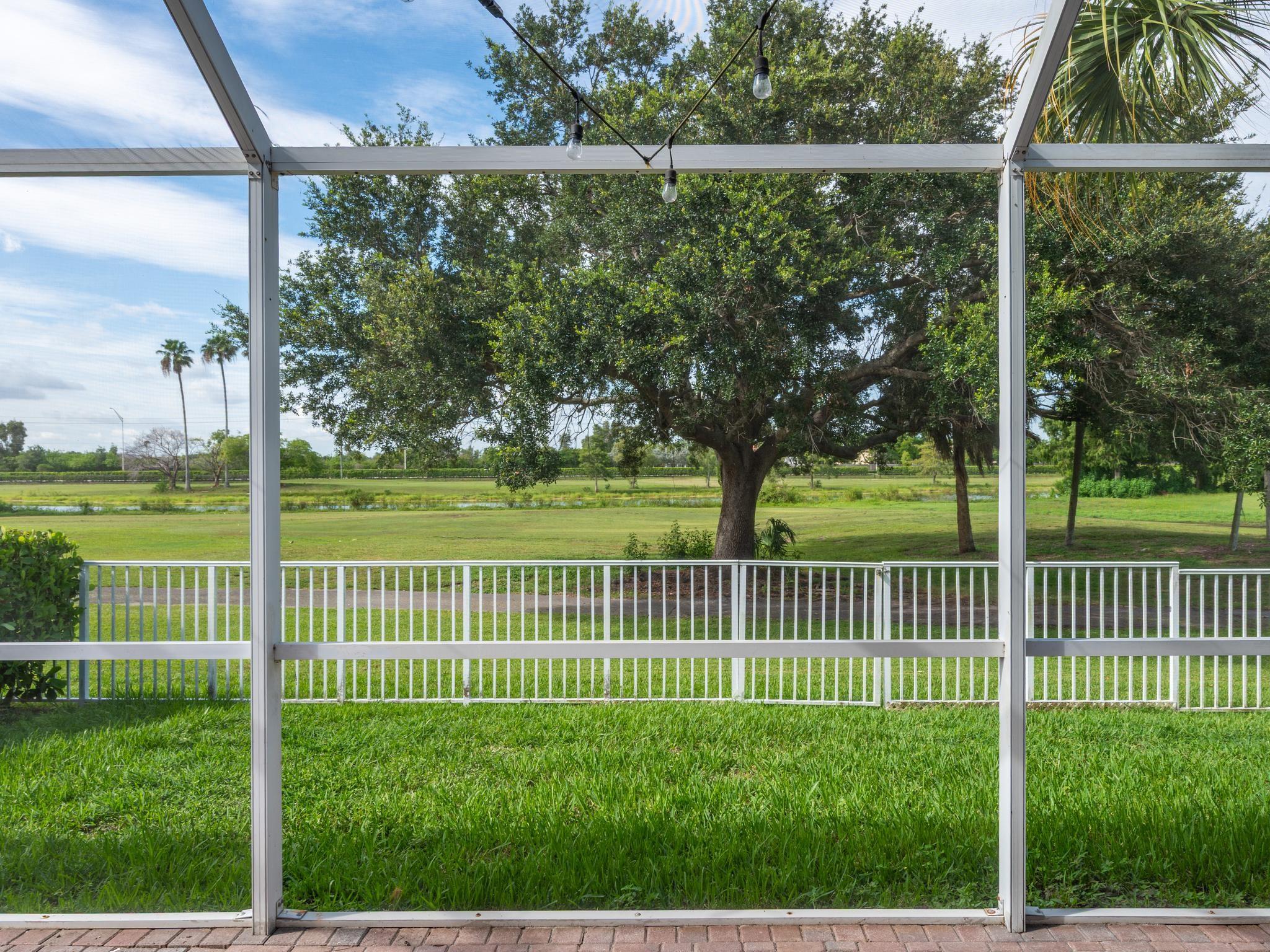 Hollywood Lakes Country C - Residential