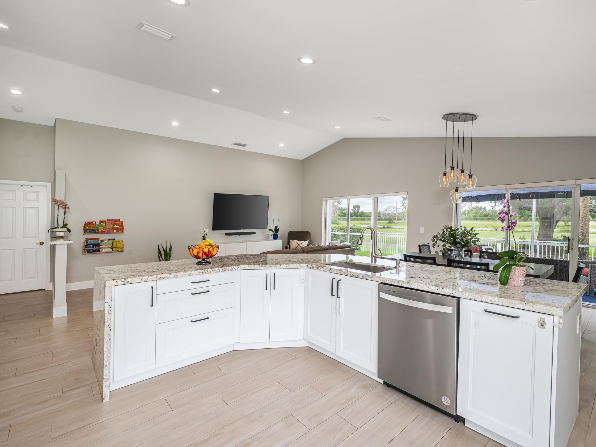Hollywood Lakes Country C - Residential