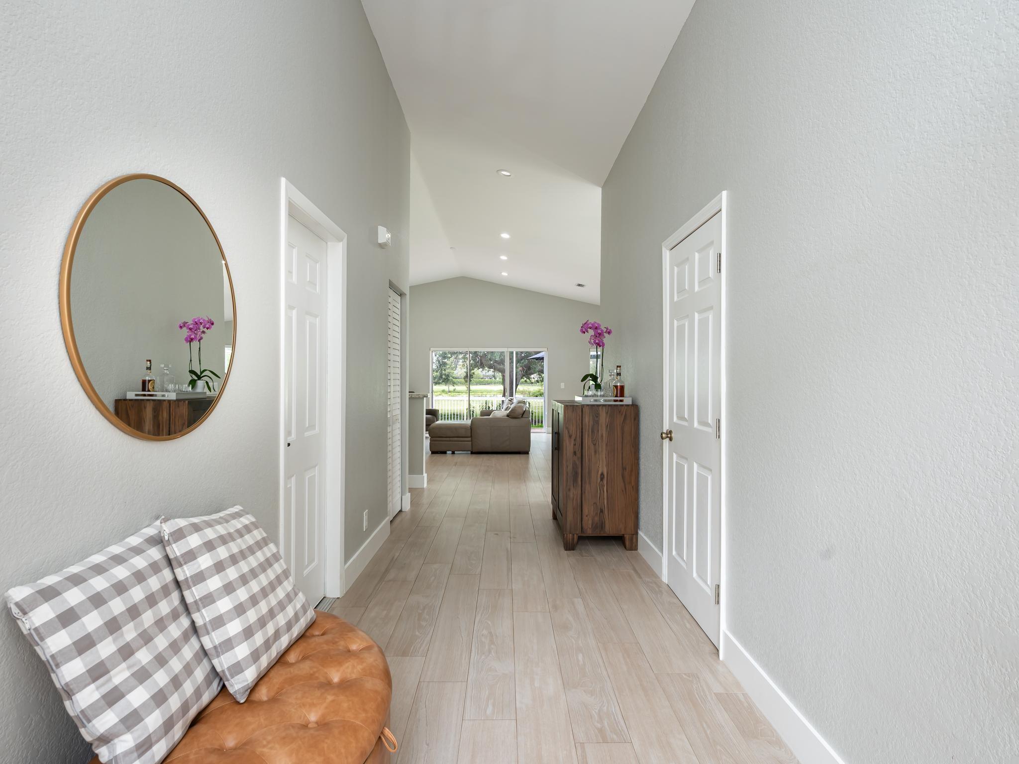 Hollywood Lakes Country C - Residential