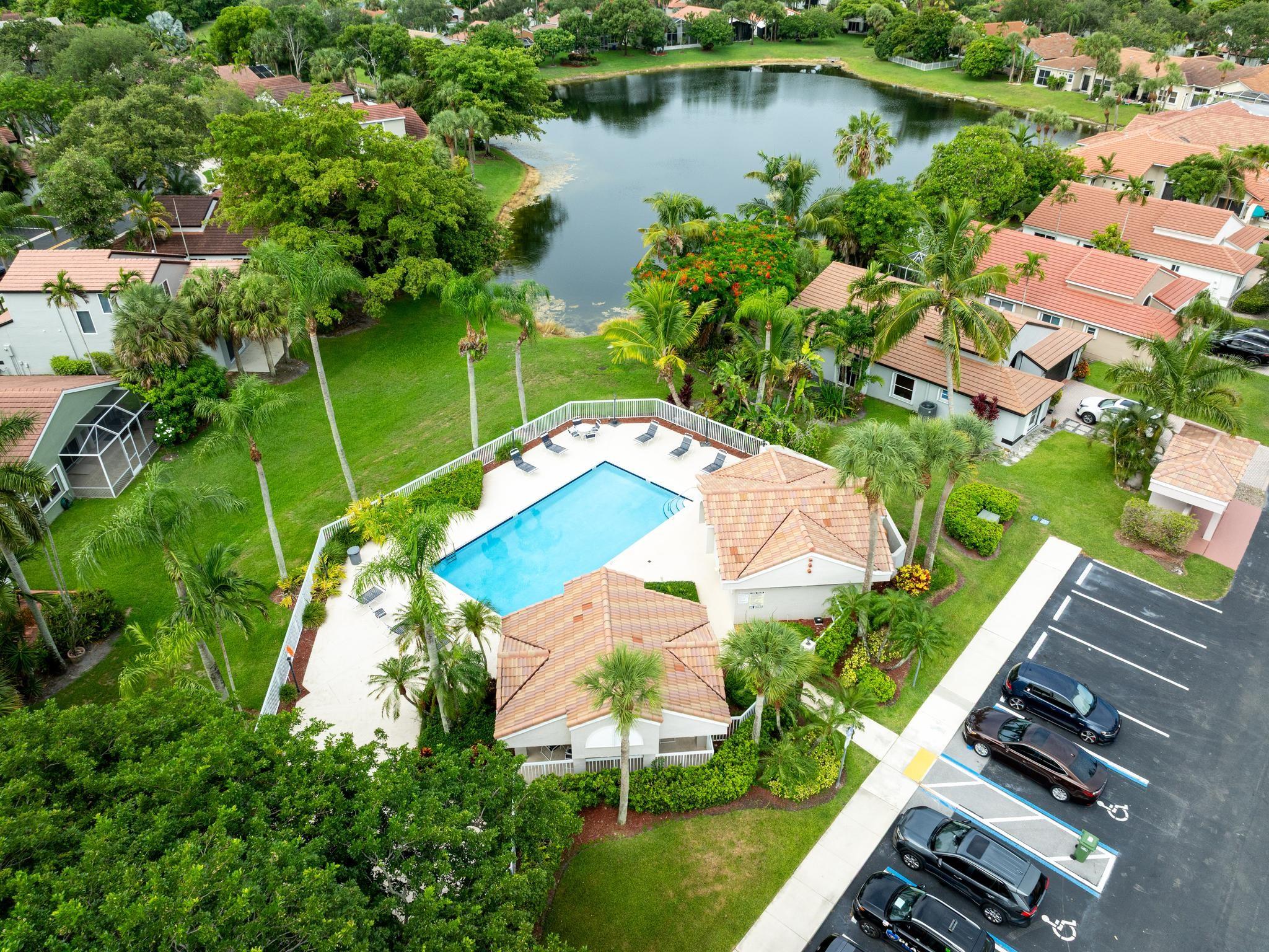 Hollywood Lakes Country C - Residential
