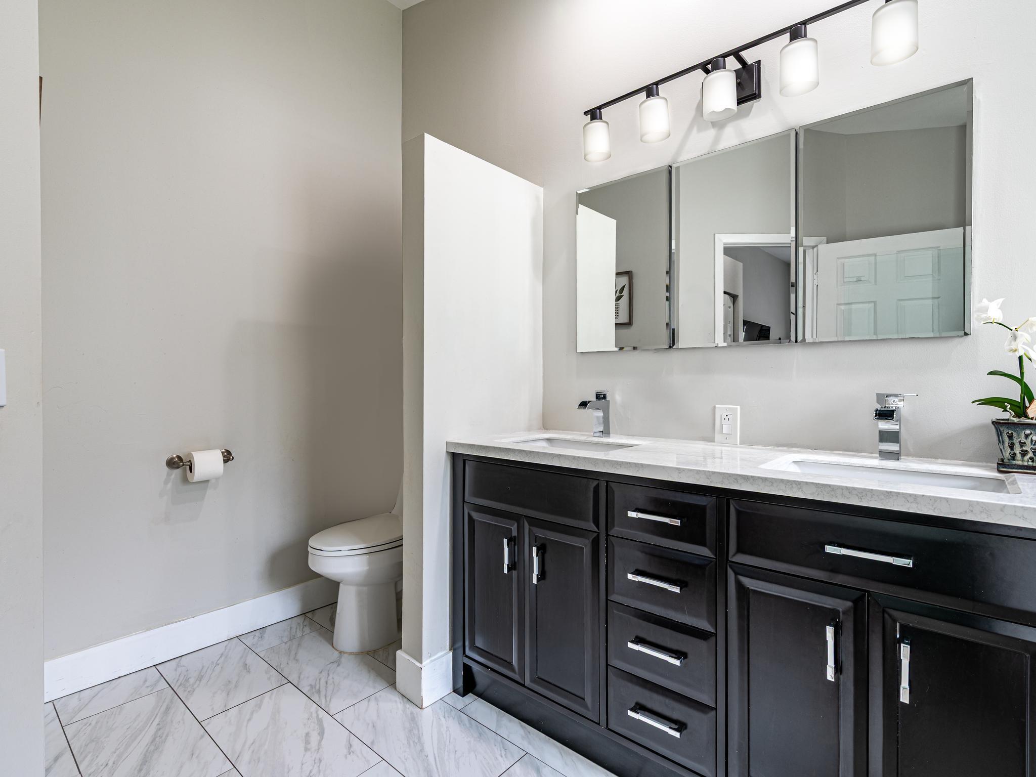 Hollywood Lakes Country C - Residential