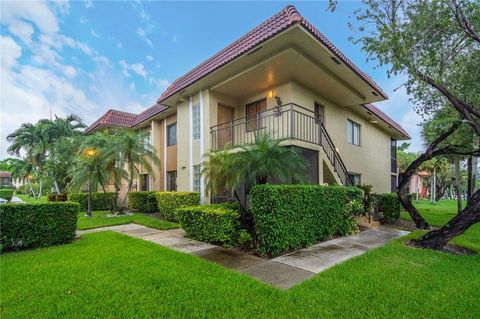 301 Lakeview Drive 204 Weston FL 33326