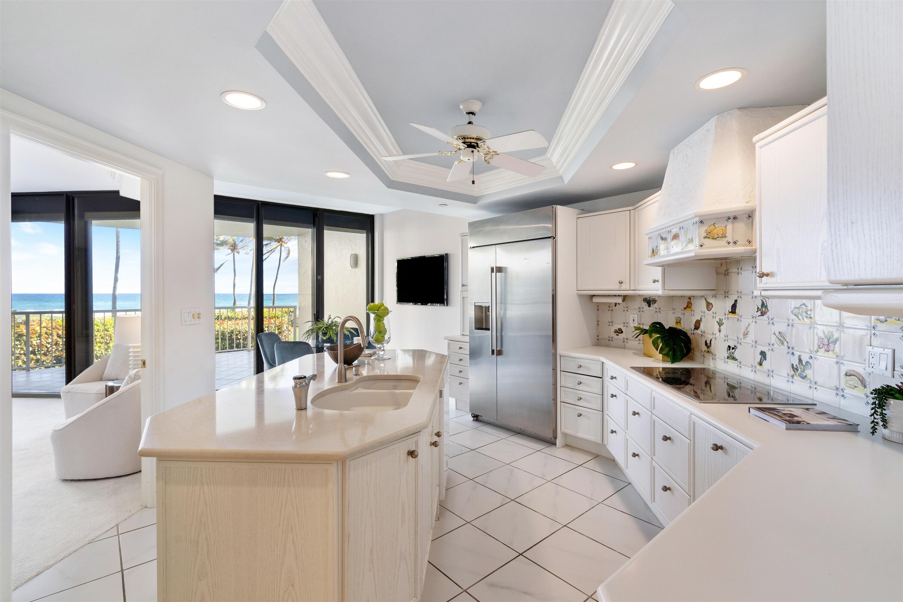 TWENTY SEVEN SEVENTY SOUTH OCEAN BOULEVARD COND DE - Residential