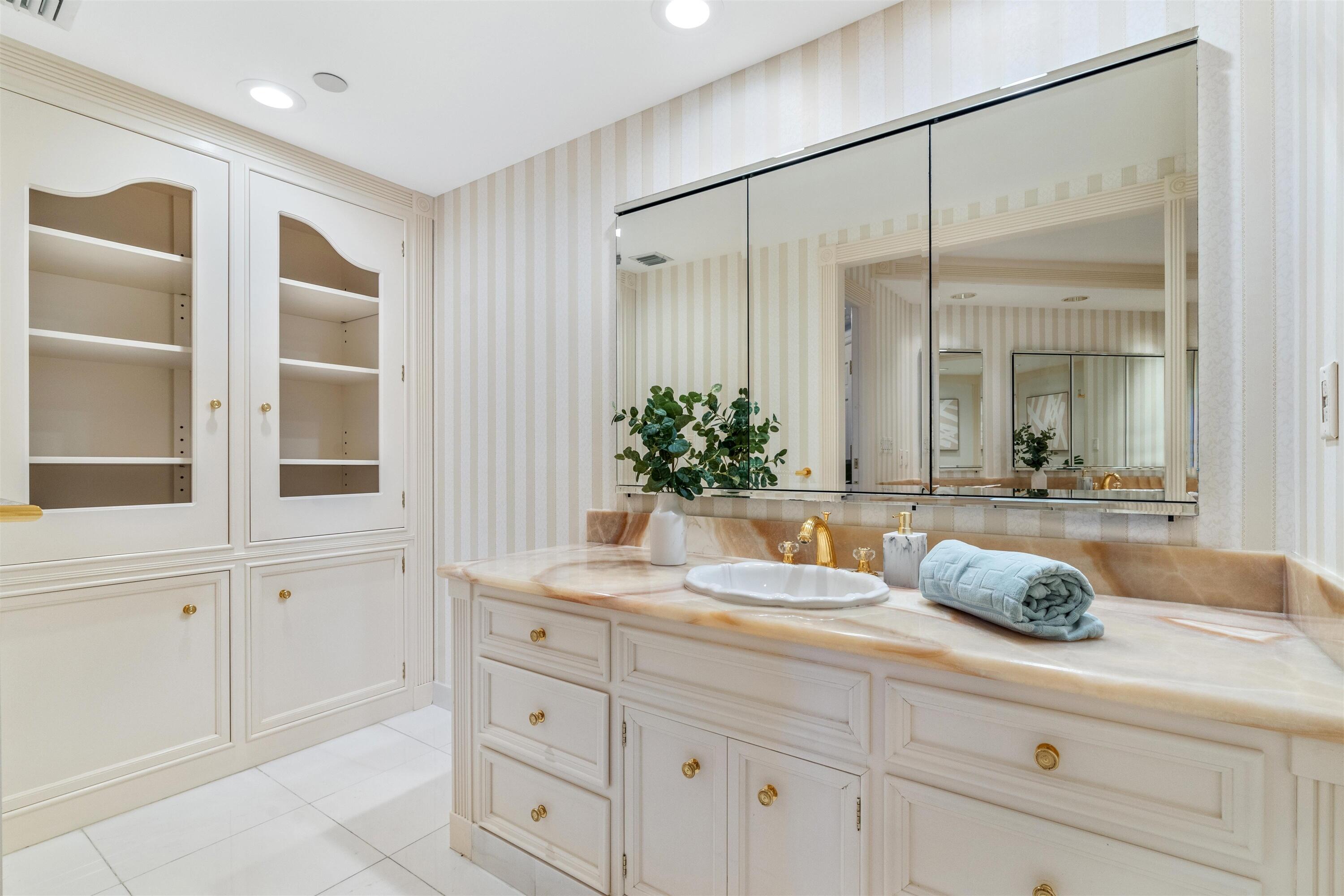 TWENTY SEVEN SEVENTY SOUTH OCEAN BOULEVARD COND DE - Residential