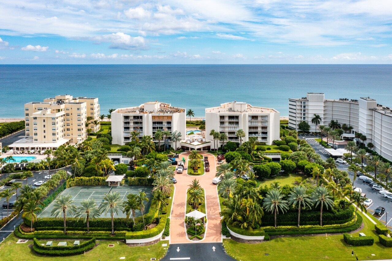 TWENTY SEVEN SEVENTY SOUTH OCEAN BOULEVARD COND DE - Residential