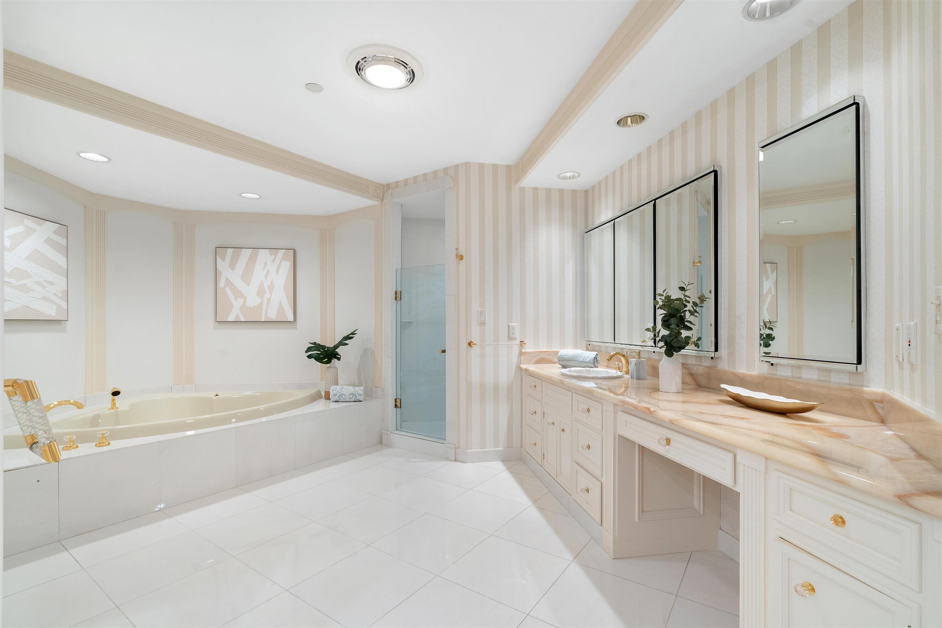 TWENTY SEVEN SEVENTY SOUTH OCEAN BOULEVARD COND DE - Residential