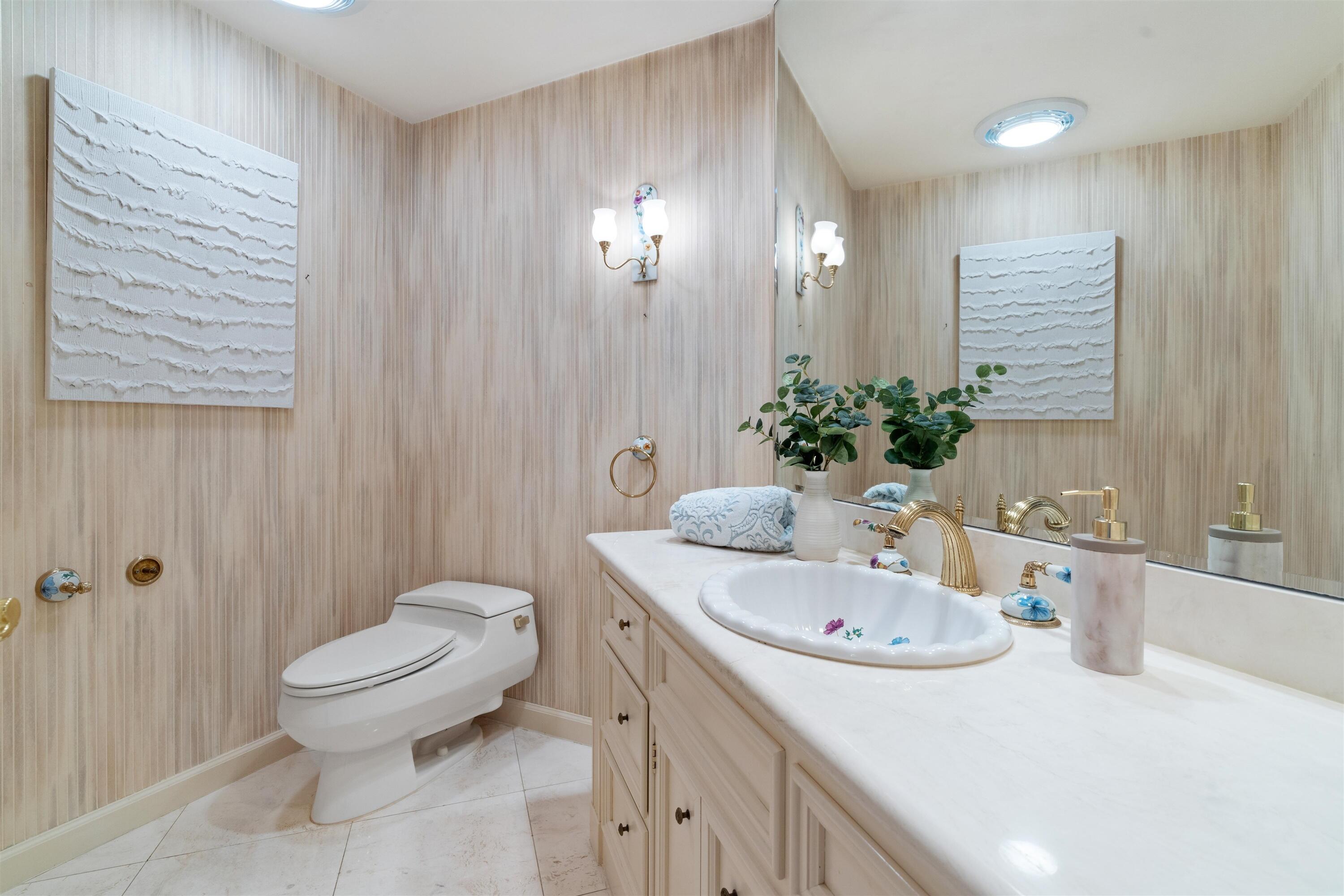 TWENTY SEVEN SEVENTY SOUTH OCEAN BOULEVARD COND DE - Residential