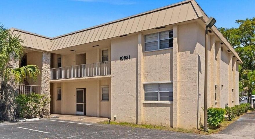 Perfectly sized 2-bed, 2-bath first-floor condo in Palm Beach Gardens featuring a NEW roof (2024), tile flooring throughout, fresh paint, and a spacious kitchen with new recessed lighting. Open living and dining areas, full-size washer/dryer in unit, new quartz vanity tops in both baths, and an enclosed patio. Centrally located near shopping, dining, beaches, highways, and PBI Airport. Community amenities include pool, clubhouse, laundry, and community rooms.