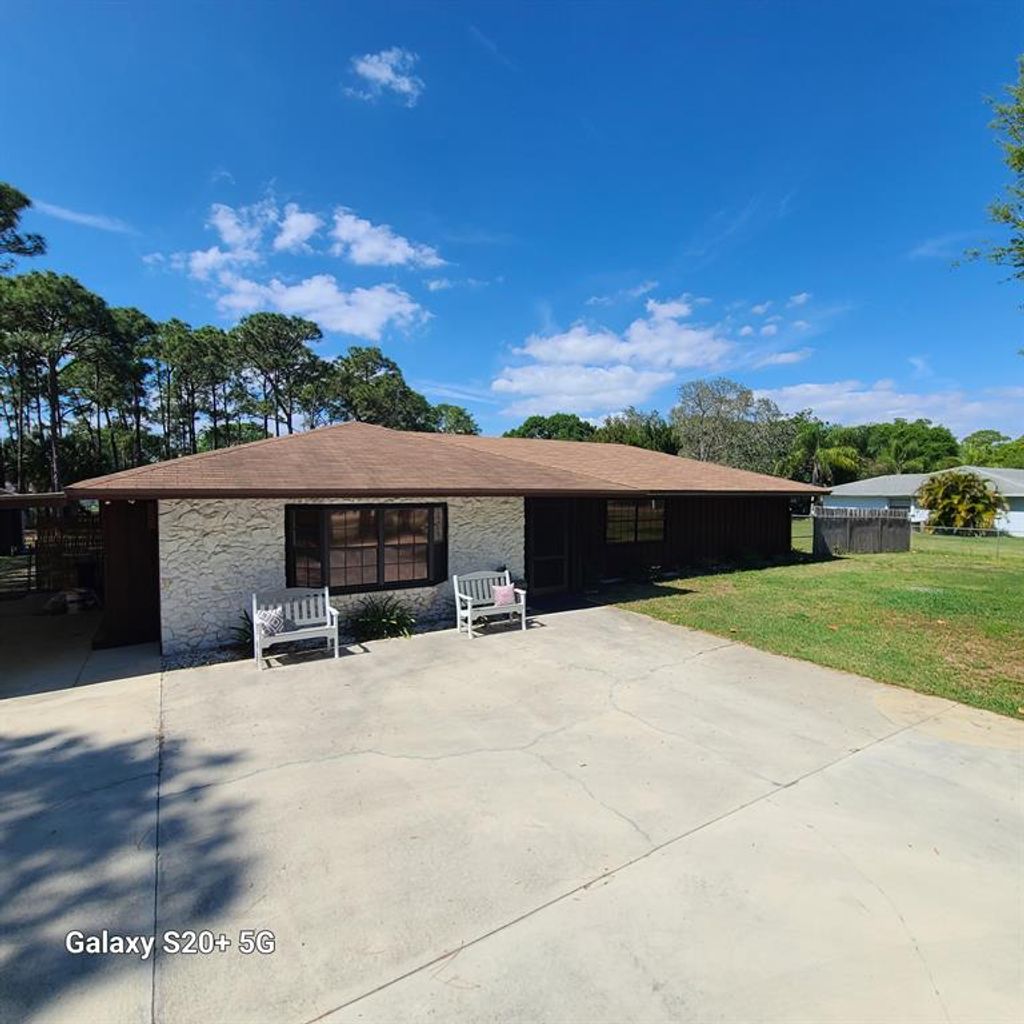 Photo of 6015 Silver Oak Drive, Fort Pierce, FL 34982 (MLS # R10869731)