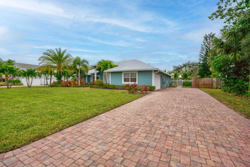 Photo of 112 Fairview W, Tequesta, FL 33469 (MLS # R10946743)