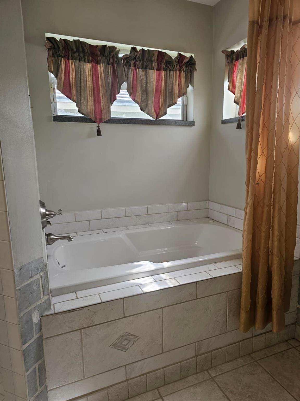 RAINBOW LAKES 2 - Residential Lease